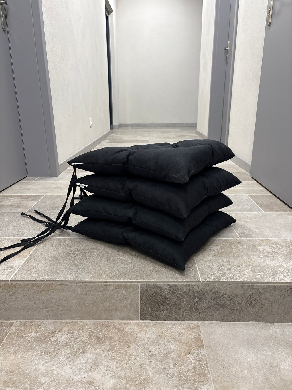 poduszki LS 50x50 czarne 4 sztuki -wyprzedaż