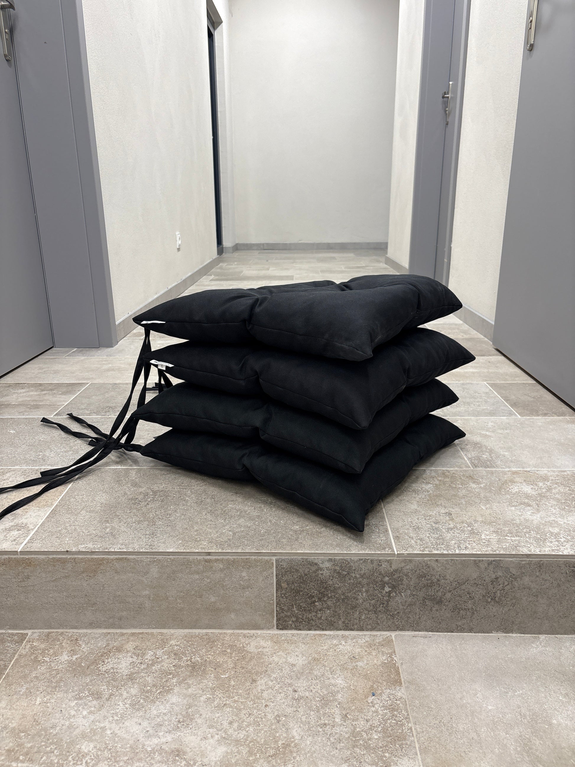 poduszki LS 50x50 czarne 4 sztuki -wyprzedaż