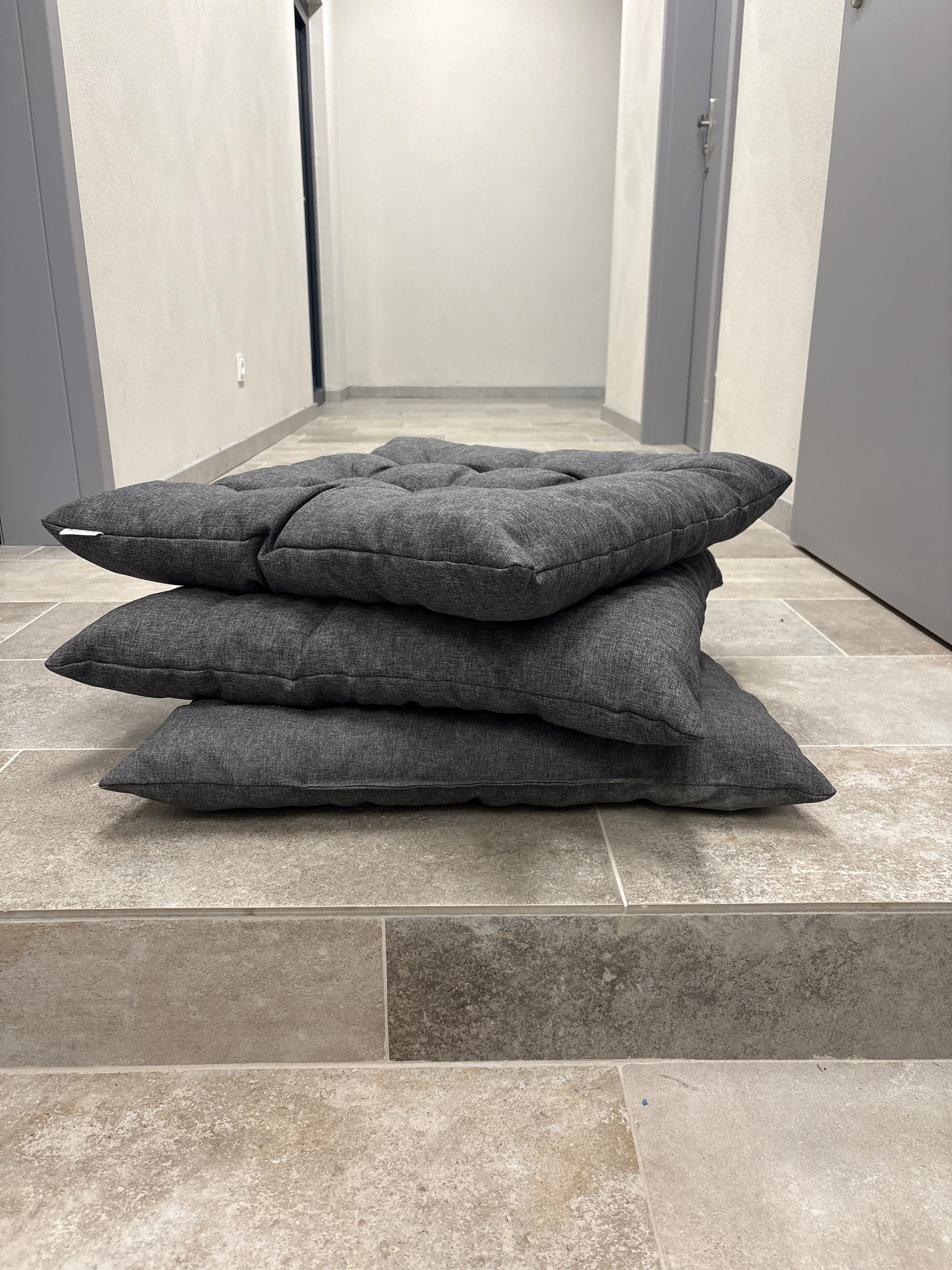 Poduszki 60x60 ciemno szare 3 sztuki -wyprzedaż