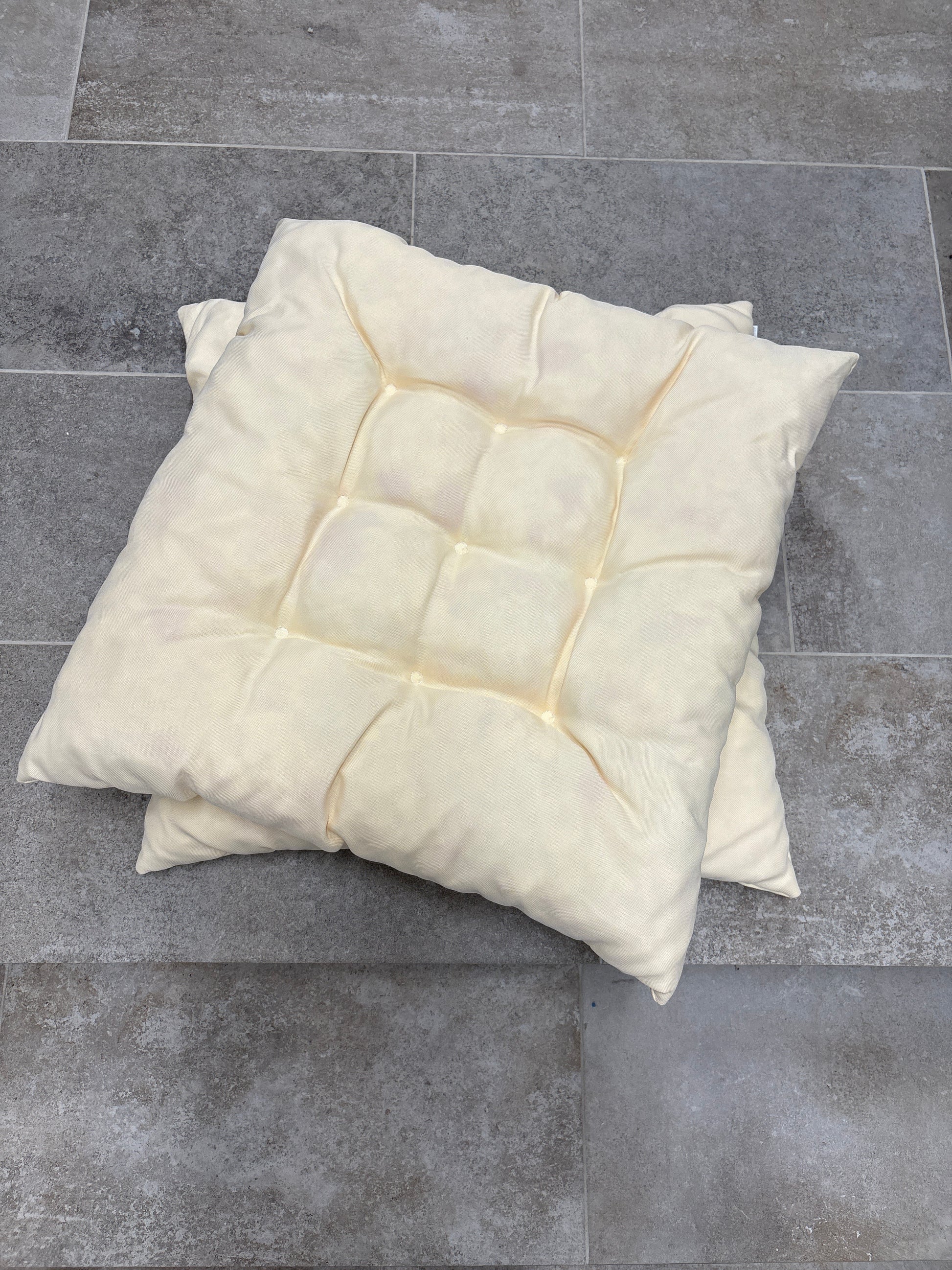 Poduszki 60x60 kremowe 2 sztuki -wyprzedaż